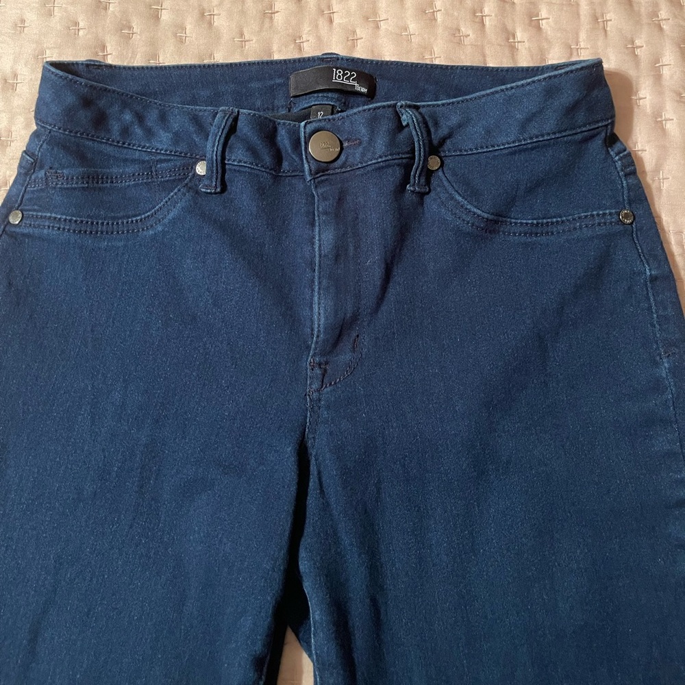 1822 Denim Butter Skinny Jean in Dark wash. Size 12